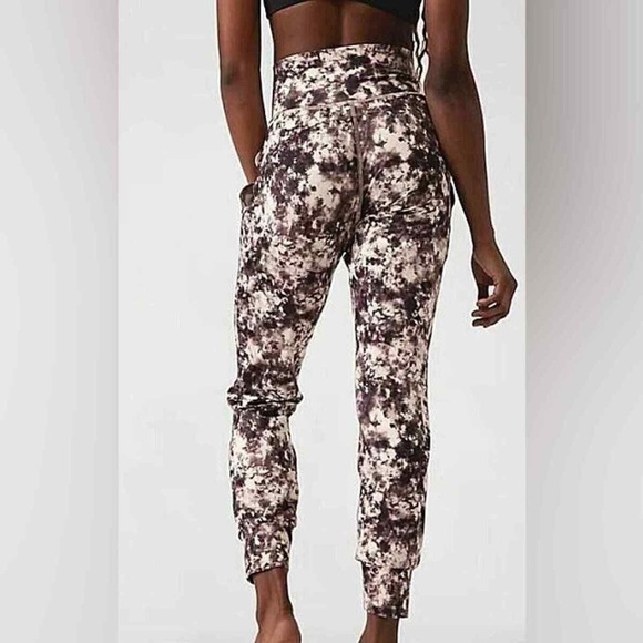 Athleta Salutation High Rise Jogger in Brown White Tie Dye Athletic Pants Medium - Picture 2 of 10